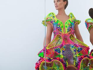 Φωτογραφία για Αλγόριθμοι και 25.000 Σβαρόφσκι για ένα χάι τεκ φόρεμα