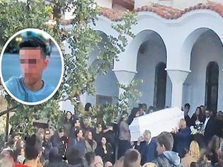 Φωτογραφία για Σπαράζει καρδιές η μάνα του 16χρονου που αυτοκτόνησε στην Αττική Οδό: Τι φώναζε απελπισμένα στην κηδεία
