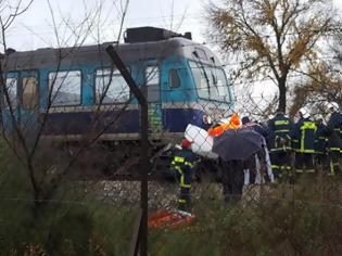Φωτογραφία για Τρίκαλα: Σύγκρουση ΙΧ-τρένου -Νεκρός ο οδηγός (φωτο+βίντεο)