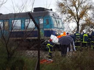 Φωτογραφία για Τρένο παρέσυρε αυτοκίνητο - Νεκρός ο οδηγός (ΦΩΤΟ & ΒΙΝΤΕΟ)