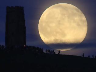 Φωτογραφία για Σούπερ Σελήνη: Αντίστροφη μέτρηση για την πιο εντυπωσιακή πανσέληνο του 2017