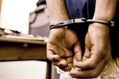 Συνελήφθη 53χρονη ημεδαπή, η οποία προσποιούμενη την αστυνομικό, εξαπάτησε ιδιοκτήτες καταστήματος με το πρόσχημα διευθέτησης προσωπικής τους υπόθεσης