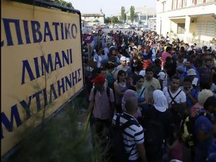 Φωτογραφία για Μετακινούνται 1.000 «πρόσφυγες» από τη Λέσβο σε άγνωστο προορισμό