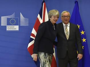 Φωτογραφία για Αγωνία για το Brexit: Συνάντηση Γιούνκερ-Μέι στις 7 το πρωί