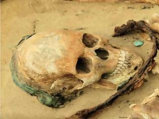 Φωτογραφία για «Τάφοι βαμπίρ»: Αρχαιολόγοι στην Πολωνία βρίσκουν πτώματα που έχουν θαφτεί με δρεπάνια γύρω από το λαιμό τους