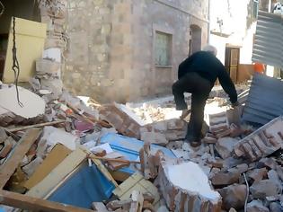 Φωτογραφία για Ζητούν από τους σεισμοπαθείς της Λέσβου να πληρώσουν ΕΝΦΙΑ για τα μπάζα από τα πεσμένα σπίτια τους!