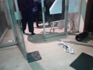 Φωτογραφία για Προκλητική επίθεση της Χρυσής Αυγής σε αντιφασιστική εκδήλωση στο Εργατικό Κέντρο Σαλαμίνας