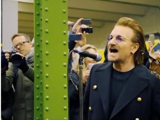 Φωτογραφία για Βίντεο: Οι U2 κάνουν -απροειδοποίητο- σόου στο μετρό του Βερολίνου