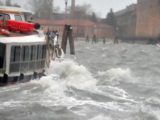 Φωτογραφία για Στο έλεος της κακοκαιρίας και η Ιταλία: Υπερχείλιση ποταμών στο βόρειο τμήμα
