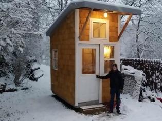 Φωτογραφία για 13χρονος έχτισε αυτό το μικροσκοπικό σπίτι, με μόλις 1.500€. Μόλις δείτε πως είναι από μέσα, θα σκάσετε απ’τη ζήλια σας [photos+video]