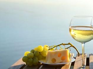 Φωτογραφία για Το λευκό κρασί σχετίζεται με αυξημένο κίνδυνο μελανώματος
