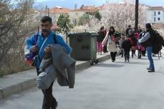 Σε βουνά των Γρεβενών μεταφέρθηκαν από την Χίο 156 «πρόσφυγες»