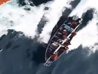 Φωτογραφία για Πειρατές καταγράφονται εν δράσει σε πρόσφατο video