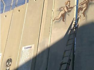 Φωτογραφία για Μια «εναλλακτική Γέννηση» του Banksy στη Βηθλεέμ