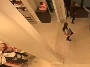 Φωτογραφία για 20χρονες λήστεψαν μαγαζί της Victoria's Secret και έκλεψαν εσώρουχα