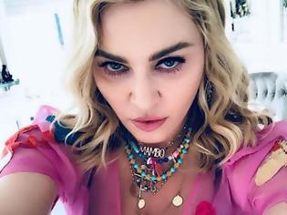 Φωτογραφία για Στα 59 της χρόνια η Madonna ποζάρει με εσώρουχα