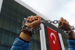 Διπλωματικό θρίλερ στις Οινούσσες με 33 Τούρκους που ζητούν πολιτικό άσυλο