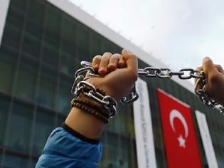 Φωτογραφία για Διπλωματικό θρίλερ στις Οινούσσες με 33 Τούρκους που ζητούν πολιτικό άσυλο