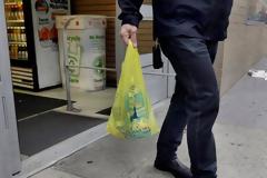 Αντίστροφη μέτρηση για την πλαστική σακούλα – Καταργείται σε 15 μέρες