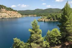 Οι παραμυθένιες αλπικές λίμνες που απέχουν δυο ώρες από την Αθήνα