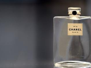 Φωτογραφία για Το βρώμικο Chanel No5: H Κοκό Σανέλ, οι Ναζί και οι Εβραίοι συνεργάτες της