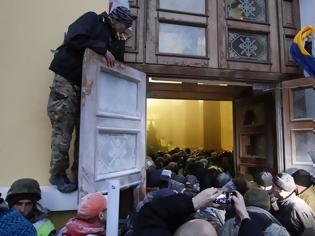 Φωτογραφία για Ουκρανία: Πολιορκία στο «Παλάτι του Οκτωβρίου» από διαδηλωτές με επικεφαλής τον Σαακασβίλι