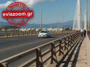 Φωτογραφία για 'Επεσε ξύλο στην Υψηλή Γέφυρα Χαλκίδας! Οδηγός ξυλοφόρτωσε υπάλληλο που ρύθμιζε την κυκλοφορία - Δείτε τι καταγγέλει αυτόπτης μάρτυρας στο EviaZoom.gr (ΒΙΝΤΕΟ)