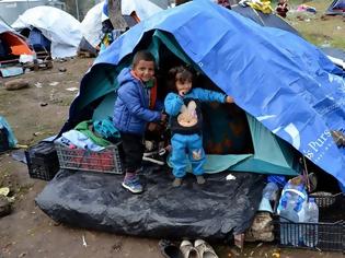 Φωτογραφία για Λέσβος: Μέσα σε λάσπες και σκουπίδια μένουν οι πρόσφυγες στο hotspot στη Μόρια