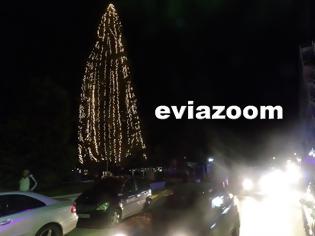 Φωτογραφία για Χαλκίδα: Το άναμμα του Χριστουγεννιάτικου δέντρου το «έφαγε» το Θαλασσινό Καρναβάλι!