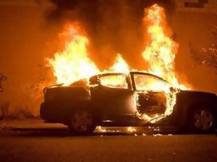 Φωτογραφία για Φριχτό ατύχημα στη Γλυφάδα: Οδηγός κάηκε μέσα στο αυτοκίνητό του [Βίντεο]