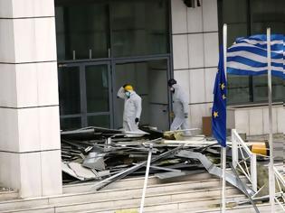 Φωτογραφία για Βομβιστική επίθεση στο Εφετείο Αθηνών - Πυροβόλησαν και αστυνομικό (ΦΩΤΟ & ΒΙΝΤΕΟ)
