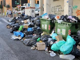 Φωτογραφία για Αθήνα: Γιορτές με σκουπίδια, λόγω