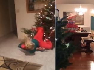 Φωτογραφία για Πολύ γέλιο: Οι πιο αστείες χριστουγεννιάτικες πτώσεις [video]