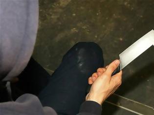 Φωτογραφία για 22χρονος έδειρε και απείλησε με μαχαίρι τον πατέρα του