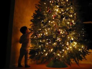 Φωτογραφία για Το πρώτο χριστουγεννιάτικο δέντρο που στολίστηκε στην Ελλάδα