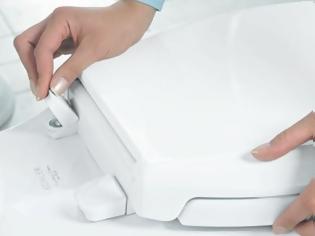 Φωτογραφία για Πώς θα αλλάξετε σωστά το καπάκι της τουαλέτας σας