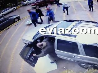 Φωτογραφία για Βίντεο: Αυτοκίνητο «μπούκαρε» με την όπισθεν σε κατάστημα