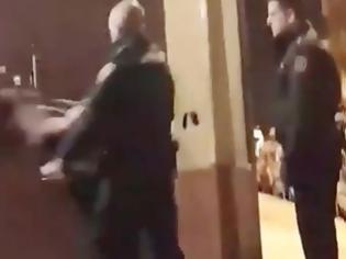 Φωτογραφία για Ισπανία: Αστυνομικός χαστουκίζει και ρίχνει στο έδαφος μια γυναίκα (βίντεο)