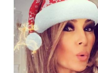 Φωτογραφία για Η Μελάνια Τραμπ βγάζει «σέλφι» στο Snapchat και μας εύχεται «Καλά Χριστούγεννα»