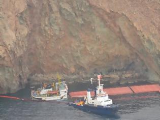 Φωτογραφία για Μύκονος: Πλωτά φράγματα 200 μέτρων για τη ρύπανση από το ναυάγιο στο Τραγονήσι