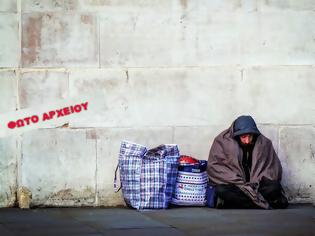 Φωτογραφία για Συγκλονίζει: Άστεγος κοιμάται σε οικοδομή στον ΑΣΤΑΚΟ!