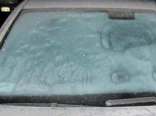 Φωτογραφία για Το απίστευτο κόλπο για να φύγει ο πάγος από το παρμπρίζ του αυτοκινήτου σας [video]