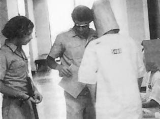 Φωτογραφία για Το πείραμα των φυλακών του Στάνφορντ: το πιο σαδιστικό «αστείο» στην ιστορία φανέρωσε το τέρας που κρύβουμε μέσα μας