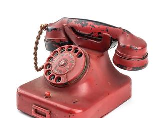 Φωτογραφία για Το «κόκκινο τηλέφωνο» του Χίτλερ πουλήθηκε έναντι 500.000 ευρώ!