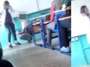 Φωτογραφία για Σάλος στην Τουρκία για το βίντεο με τη δασκάλα που χαστουκίζει μαθητή - Δείτε το