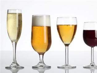 Φωτογραφία για Αλκοτέστ: Στα πόσα ποτά υπερβαίνουμε το νόμιμο όριο;
