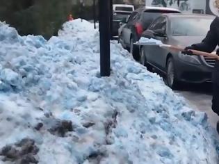 Φωτογραφία για Μπλε χιόνι έριξε στην Αγία Πετρούπολη - Πανικός στους κατοίκους [video]