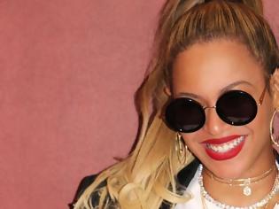 Φωτογραφία για Η Beyonce αποχωρίστηκε τη μακριά της κόμη και είπε «ναι» στο κοντό καρέ