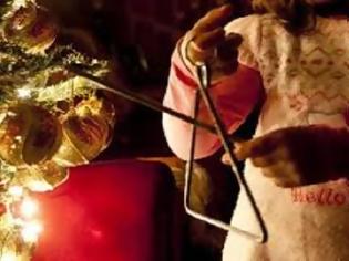 Φωτογραφία για «Άγιος Βασίλης έρχεται και δεν μας καταδέχεται». Η εξήγηση πίσω από τα κάλαντα της Πρωτοχρονιάς