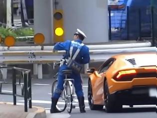 Φωτογραφία για Αστυνομικός καταδιώκει με ποδήλατο μια Lamborghini (Βίντεο)